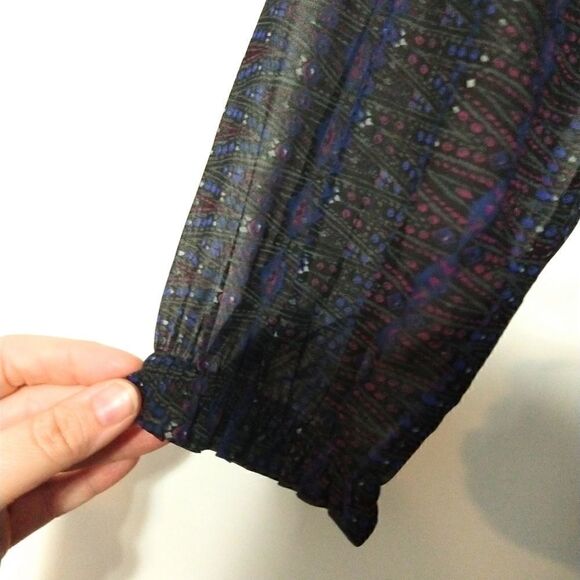 American Eagle Outfitters XS Sheer button - Picture 3 of 6